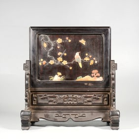 A ZITAN (RED SANDALWOOD) TABLE SCREEN INLAID WITH 'HUNDRED TREASURES'