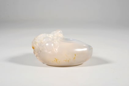 AN AGATE PEACH-SHAPED BRUSH WASHER