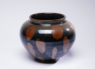 A BLACK-GLAZED IRON-RUST FLOWER JAR