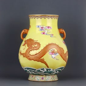 A YELLOW-GROUND CLOISONNÉ IRON-RED GILT CARVED DRAGON-PATTERN ELEPHANT-HANDLED VASE