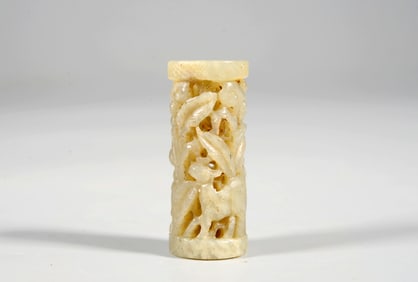 A JADE CARVED FIGURE-SHAPED "LEZI"