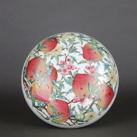 A FAMILLE ROSE "EIGHT PEACHES" COVERED BOX