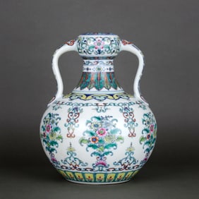 A DOUCAI CHRYSANTHEMUM-PATTERN DOUBLE-GOURD VASE WITH RUYI HANDLES