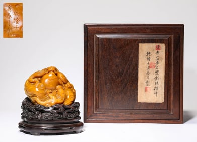 A Tianhuang 'Dragon Teaching Its Offspring' Ornament