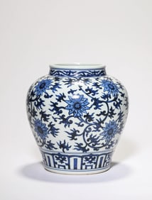 A Blue and White 'Interlocking Flowers' Jar