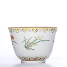 A 'Four Seasons Flowers' Thumb-Rest Bowl