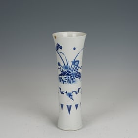 Blue and White Flower and Bird Pattern Porcelain Pot