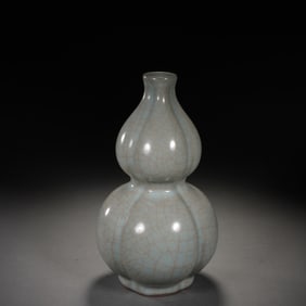 Light Grey Glazed Porcelain Gourd Shape Vase