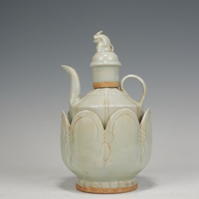 Light Grey Glazed Carved Lion Shape Porcelain Pot and Plate