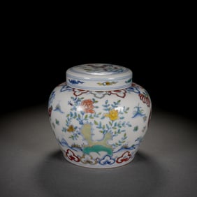 Doucai Flower Pattern Porcelain Lid Pot