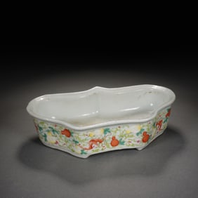 Famille Rose Gourd and Bat Pattern Porcelain Pot