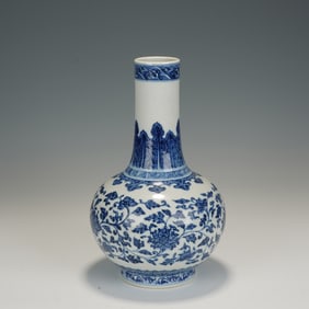 Blue and White Flower Pattern Porcelain Tianqiu Vase