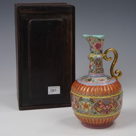 Famille Rose Gold Drawing Flower Pattern Porcelain Pot