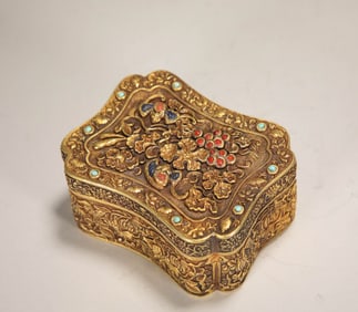 Gilt Silver Inlaid Gem Stone Carved Flower Pattern Lid Box