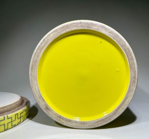 Yellow Base Poetry Pattern Porcelain Lid Pot