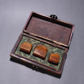 Group of Three Shoushan Tianhuang Carved Dragon and Phoenix Pattern Stone Seal