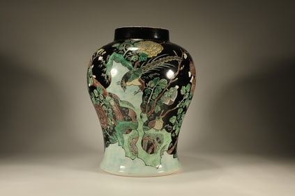 Wucai Flower and Bird Pattern Porcelain Pot