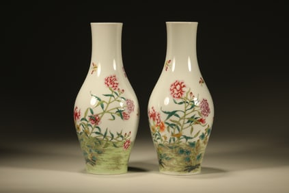 Pair of Famille Rose Flower with Butterfly Pattern Porcelain Vase