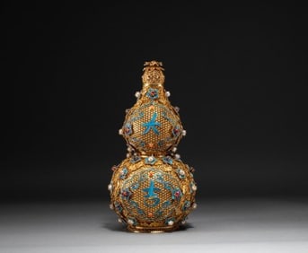 Gilt Silver Blue Feather Inlaid Gem Stone Carved Flower Pattern Gourd Shape Snuff Bottle