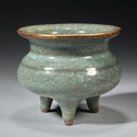 Guan Ware Porcelain Pot