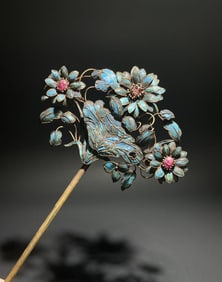 Gilt Silver Blue Feather Inlaid Gem Stone Carved Flower Pattern Hairpin
