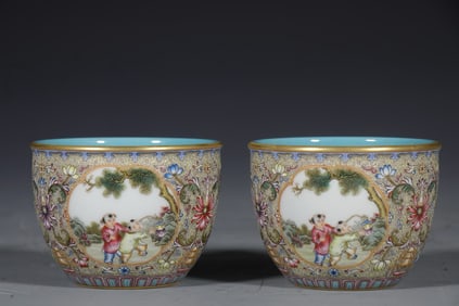 Pair of Famille Rose Playing Children Pattern Porcelain Cup