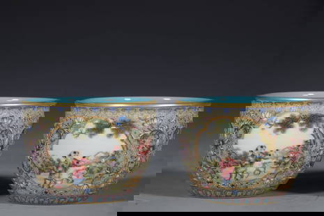 Pair of Famille Rose Playing Children Pattern Porcelain Cup: Pair of Famille Rose Playing Children Pattern Porcelain Cup (6 x 8cm)