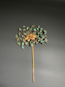 Gilt Silver Blue Feather Inlaid Carved Flower Pattern Hairpin