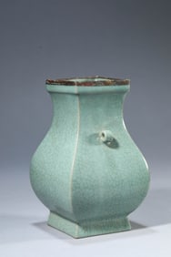 A Ru-Type Square Vase
