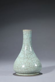 A Guan-Type Water-Chestnut Vase
