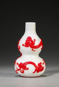 A Red-Overlay Glass Double-Gourd Vase