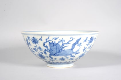 A Blue and White Interlocking Flower Bowl