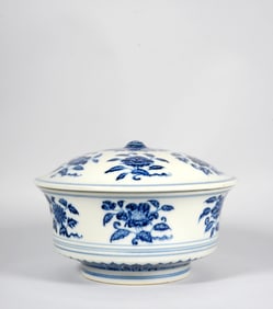 A Blue and White Floral Covered Bowl