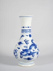 A Blue and White Double Dragon Flared Vase
