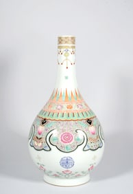 A Famille Rose "Shawl Flower" Vase,Zun