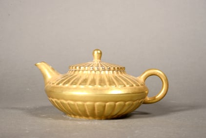 A Gold-Decorated Chrysanthemum Petal Teapot
