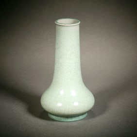 A Ru Ware Biqi Vase