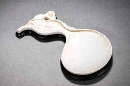 A White Porcelain Gourd Brush Rest
