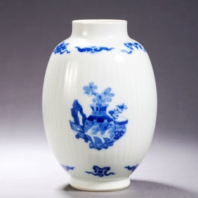 A Blue and White Melon-Ribbed Jar