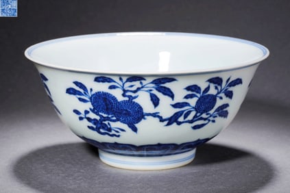 A Blue and White "Three Abundances" Bowl