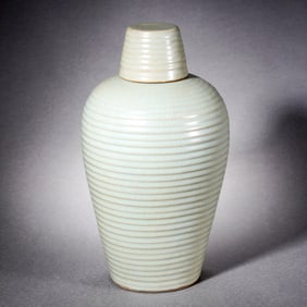 A Yaozhou Covered Jar