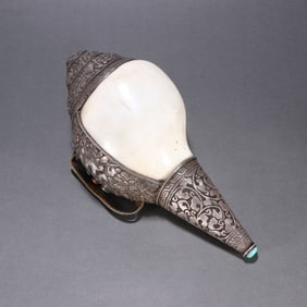 Silver Inlaid Gem Stone Carved Flower Pattern Conch