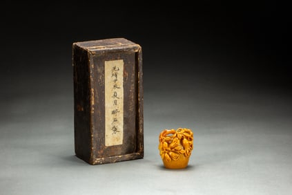 Shoushan Tianhuang Carved Buddha Hand Fruit Shape Stone Seal