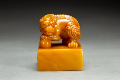 Shoushan Tianhuang Carved Lion Shape Stone Seal