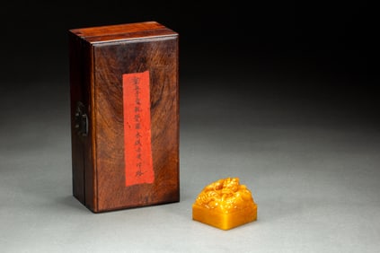 Shoushan Tianhuang Carved Dragon Shape Stone Seal
