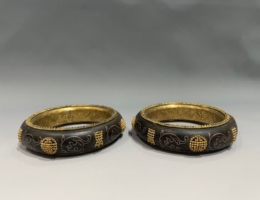 Pair of Agarwood Inlaid Gilt Bronze Carved Buddha Hand Fruit Pattern Bangle