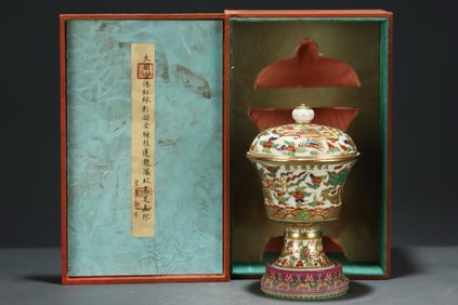 Wucai Gold Drawing Dragon and Phoenix Pattern Porcelain High Foot Lid Cup