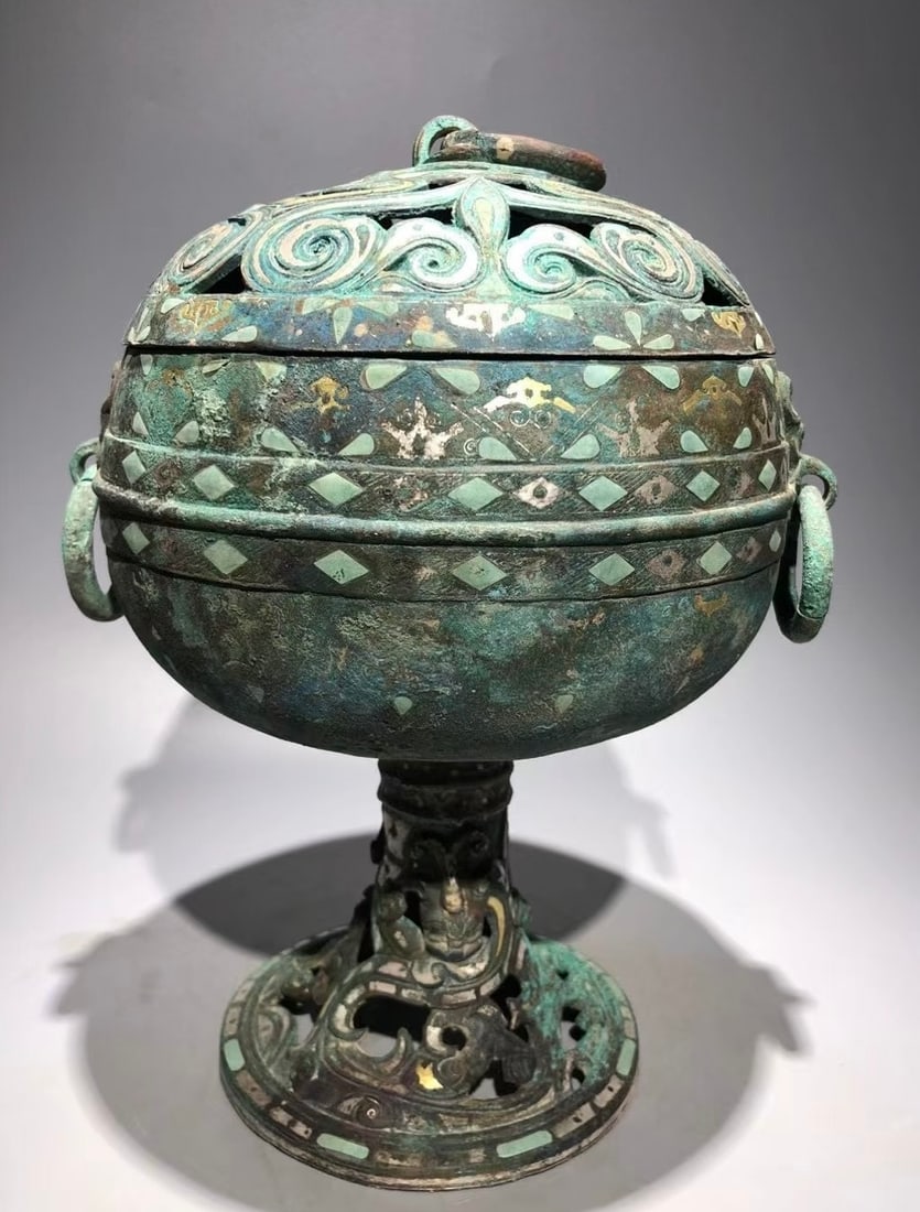 Chinese Bronze Gold and Silver Inlaid Carved Dragon Pattern Lid Pot: Chinese Bronze Gold and Silver Inlaid Carved Dragon Pattern Lid Pot (30 x 27cm)