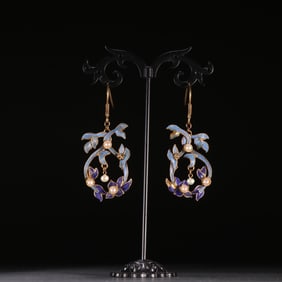 Pair of Gilt Silver Inlaid White Pearl and Blue Feather Carved Flower Pattern Earring