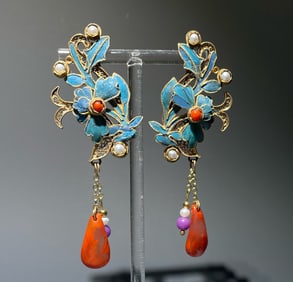 Pair of Gilt Silver Inlaid White Pearl and Blue Feather Carved Flower Pattern Earring